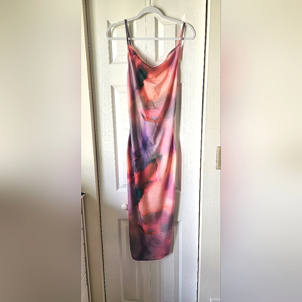 Stunning Figure Hugging Colorful Abstract Midi Dress